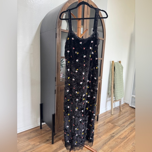 NWOT ASOS DESIGN Curve embroidered velvet midi slip dress with lace trim - Picture 4 of 8